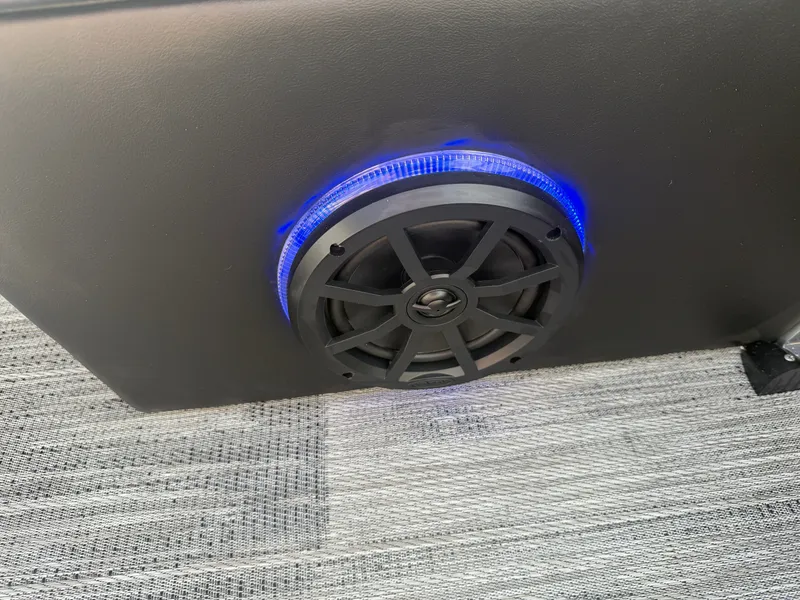 Slide: The Image of Montego Bay 8522 Swingback Premium Deluxe Pontoon & Honda 4-Stroke EFI 2026 - 28