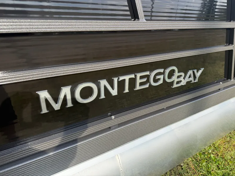 Slide: The Image of Montego Bay 8522 Swingback Premium Deluxe Pontoon & Honda 4-Stroke EFI 2026 - 38