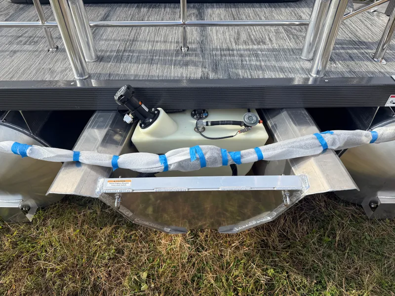 Slide: The Image of Montego Bay 8522 Swingback Premium Deluxe Pontoon & Honda 4-Stroke EFI 2026 - 41