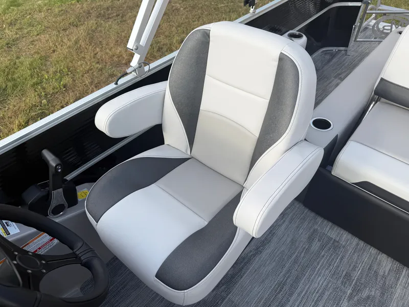 Slide: The Image of Montego Bay 8522 Swingback Deluxe Pontoon & Honda 4-Stroke EFI 2026 - 12