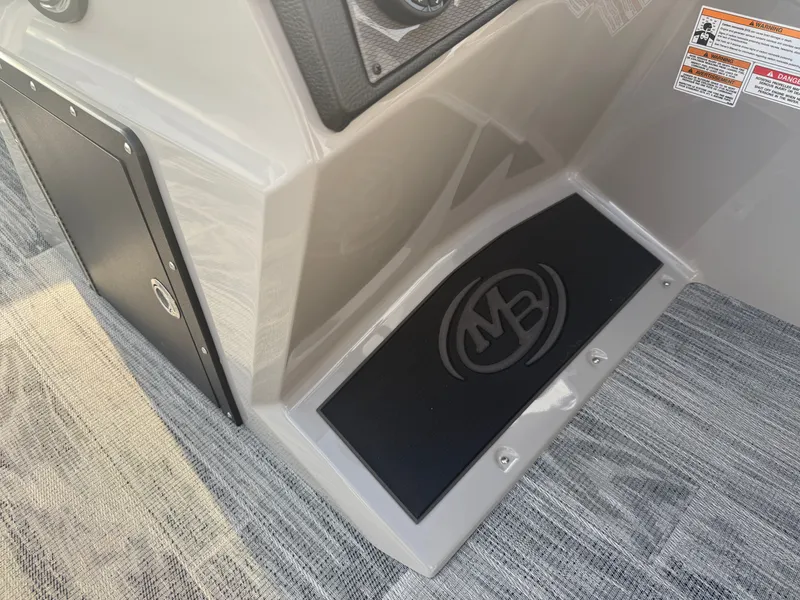 Slide: The Image of Montego Bay 8522 Swingback Deluxe Pontoon & Honda 4-Stroke EFI 2026 - 17