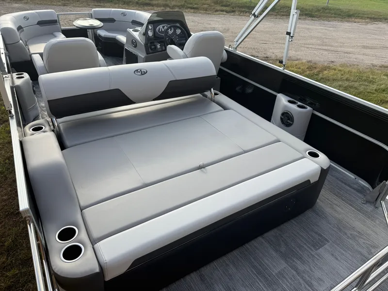 Slide: The Image of Montego Bay 8522 Swingback Deluxe Pontoon & Honda 4-Stroke EFI 2026 - 21