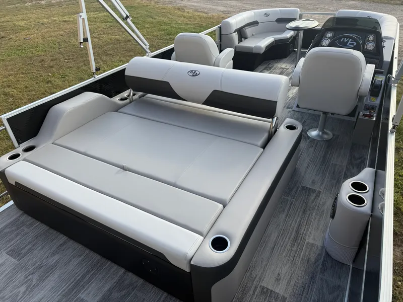 Slide: The Image of Montego Bay 8522 Swingback Deluxe Pontoon & Honda 4-Stroke EFI 2026 - 22