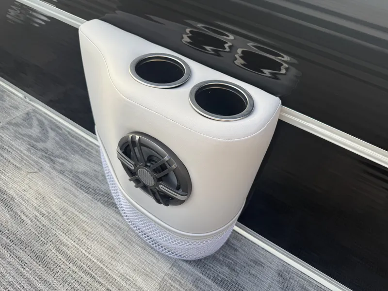 Slide: The Image of Montego Bay 8522 Swingback Deluxe Pontoon & Honda 4-Stroke EFI 2026 - 23