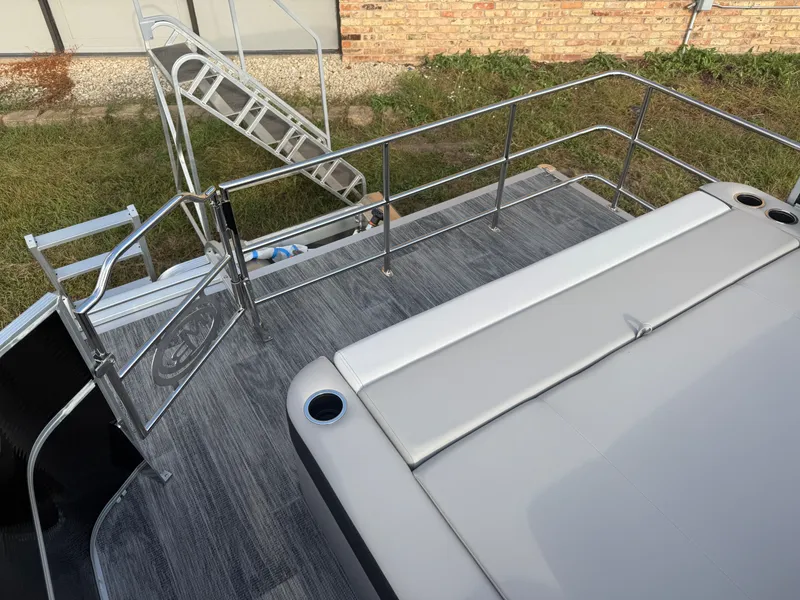 Slide: The Image of Montego Bay 8522 Swingback Deluxe Pontoon & Honda 4-Stroke EFI 2026 - 24