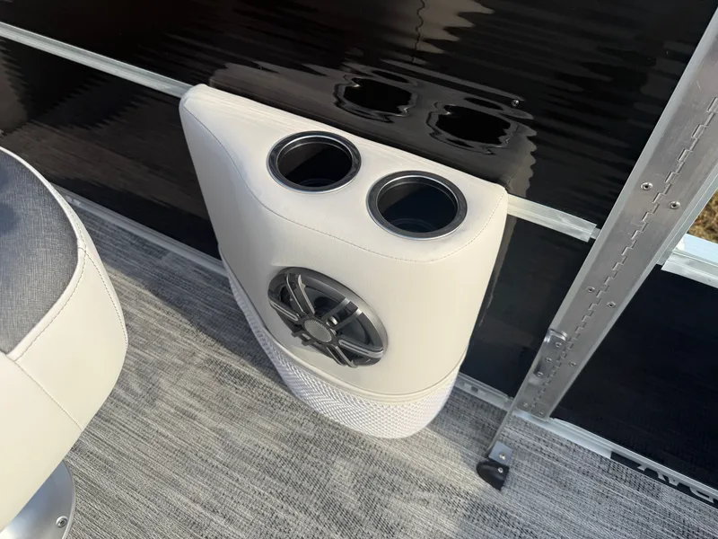 Slide: The Image of Montego Bay 8522 Swingback Deluxe Pontoon & Honda 4-Stroke EFI 2026 - 26