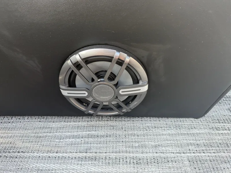 Slide: The Image of Montego Bay 8522 Swingback Deluxe Pontoon & Honda 4-Stroke EFI 2026 - 28