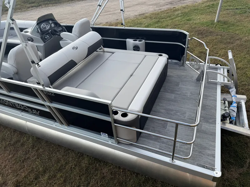 Slide: The Image of Montego Bay 8522 Swingback Deluxe Pontoon & Honda 4-Stroke EFI 2026 - 5