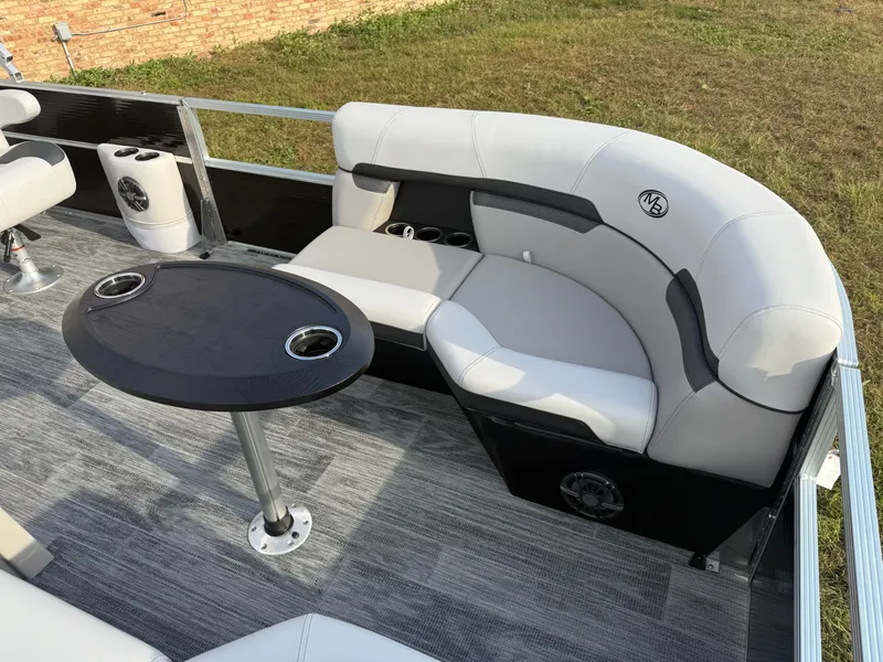 Slide: The Image of Montego Bay 8522 Swingback Deluxe Pontoon & Honda 4-Stroke EFI 2026 - 9