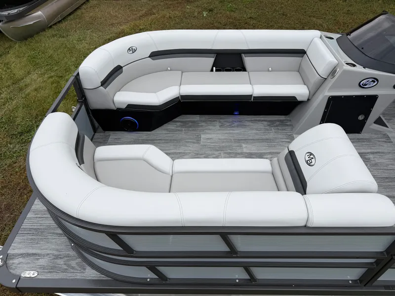 Slide: The Image of Montego Bay 8522 Fish & Cruise Tritoon & Honda 4-Stroke EFI 2026 - 2