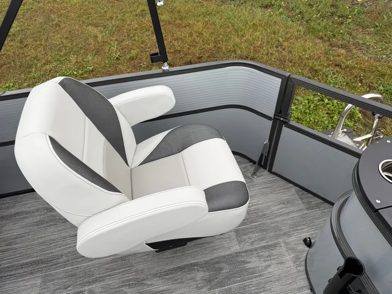 Slide: The Image of Montego Bay 8522 Fish & Cruise Tritoon & Honda 4-Stroke EFI 2026 - 20