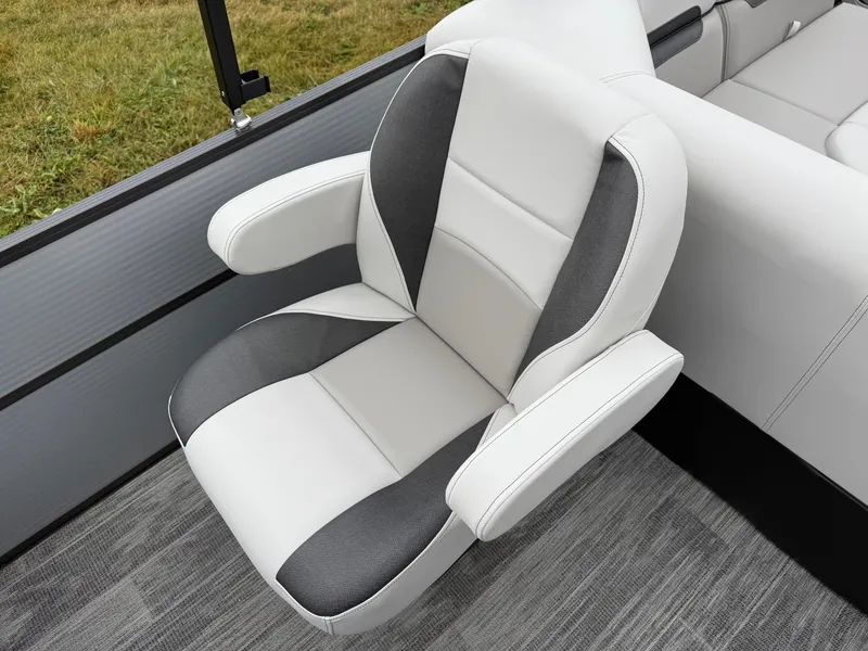 Slide: The Image of Montego Bay 8522 Fish & Cruise Tritoon & Honda 4-Stroke EFI 2026 - 21