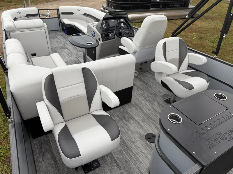 Slide: The Image of Montego Bay 8522 Fish & Cruise Tritoon & Honda 4-Stroke EFI 2026 - 22