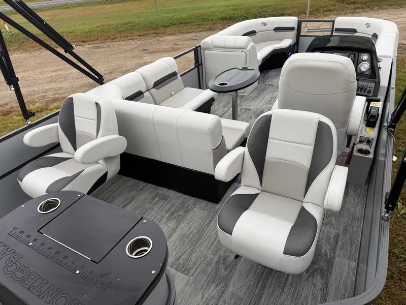 Slide: The Image of Montego Bay 8522 Fish & Cruise Tritoon & Honda 4-Stroke EFI 2026 - 23