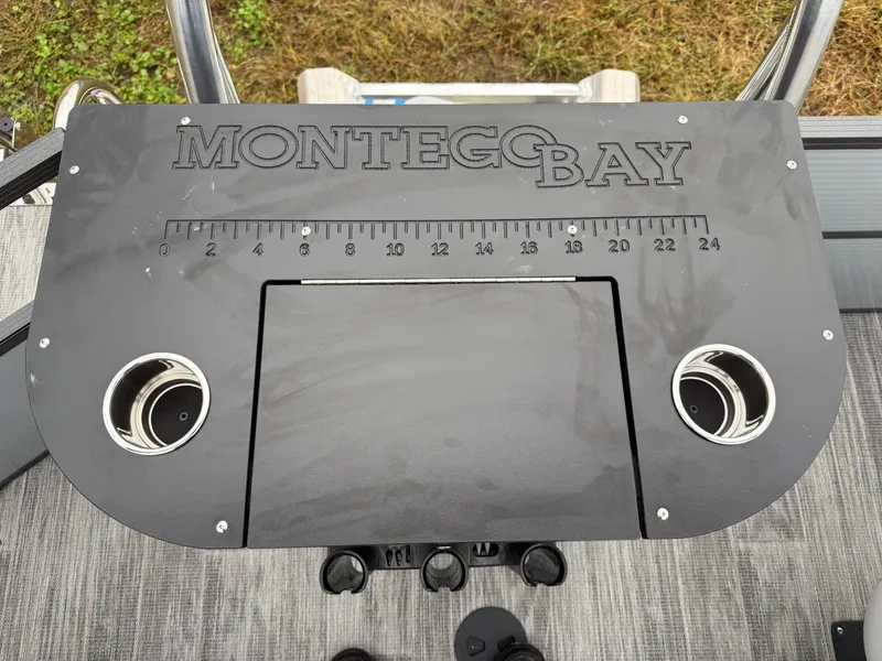 Slide: The Image of Montego Bay 8522 Fish & Cruise Tritoon & Honda 4-Stroke EFI 2026 - 25