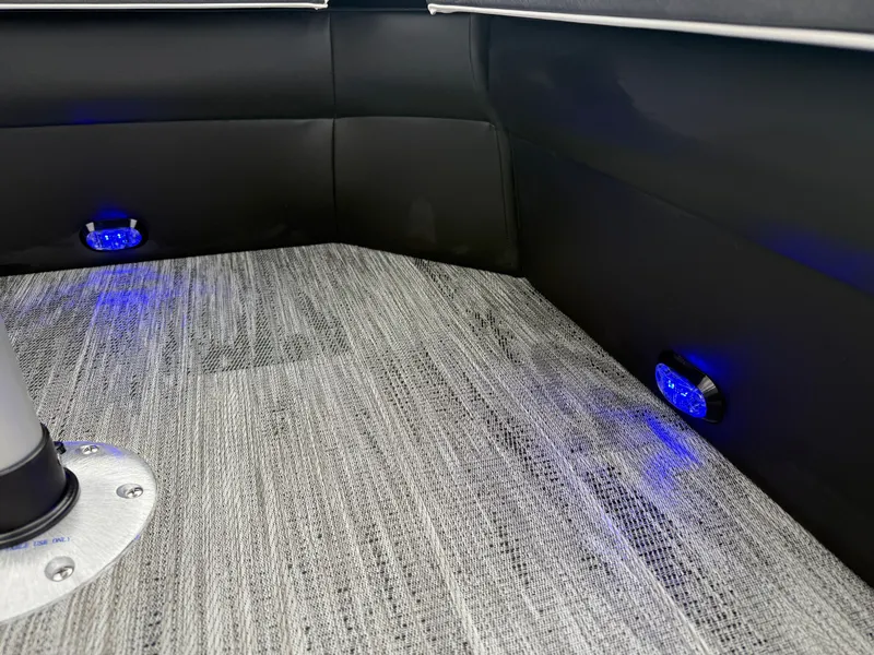 Slide: The Image of Montego Bay 8522 Fish & Cruise Tritoon & Honda 4-Stroke EFI 2026 - 27