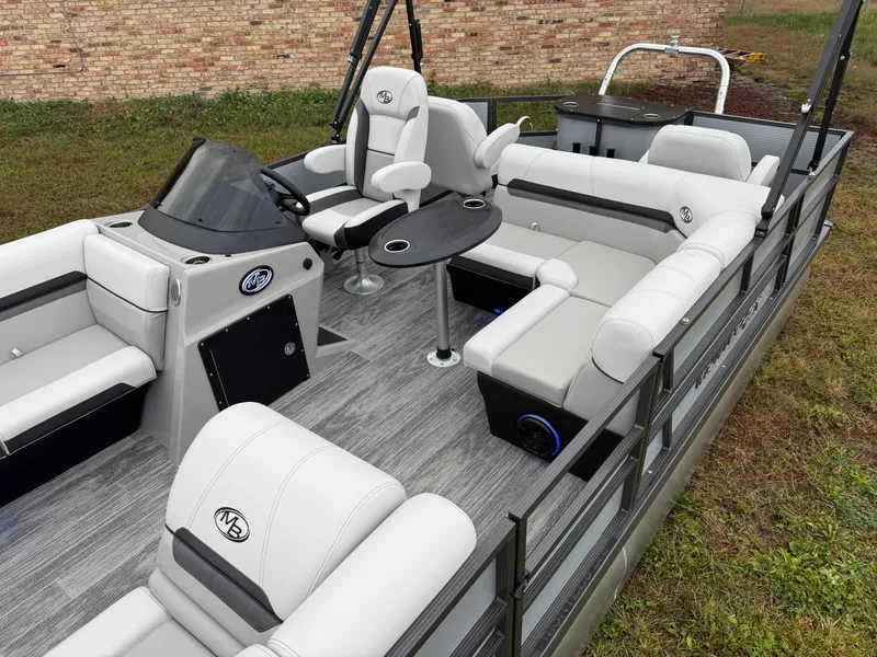 Slide: The Image of Montego Bay 8522 Fish & Cruise Tritoon & Honda 4-Stroke EFI 2026 - 3