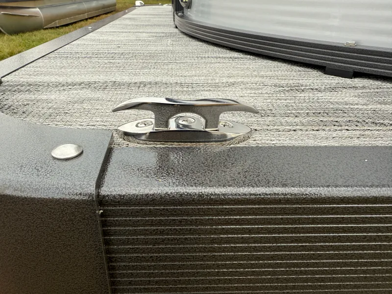 Slide: The Image of Montego Bay 8522 Fish & Cruise Tritoon & Honda 4-Stroke EFI 2026 - 39