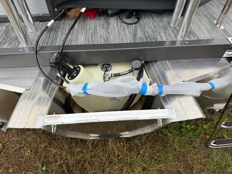 Slide: The Image of Montego Bay 8522 Fish & Cruise Tritoon & Honda 4-Stroke EFI 2026 - 45