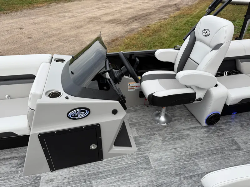Slide: The Image of Montego Bay 8522 Quad Lounge Tritoon & Honda 4-Stroke EFI 2026 - 12