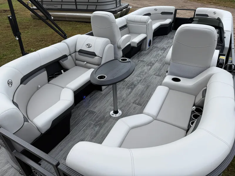 Slide: The Image of Montego Bay 8522 Quad Lounge Tritoon & Honda 4-Stroke EFI 2026 - 21