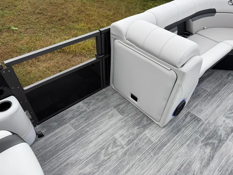 Slide: The Image of Montego Bay 8522 Quad Lounge Tritoon & Honda 4-Stroke EFI 2026 - 25