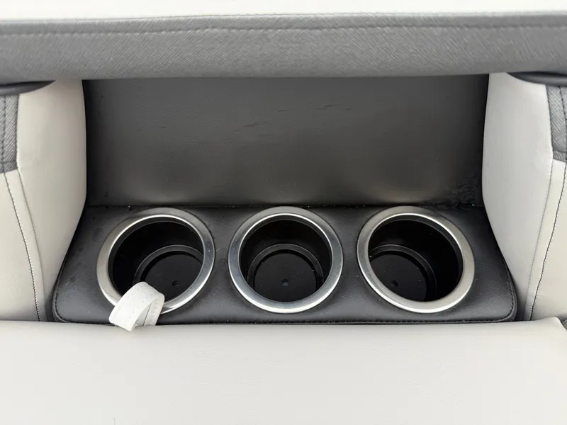 Slide: The Image of Montego Bay 8522 Quad Lounge Tritoon & Honda 4-Stroke EFI 2026 - 29