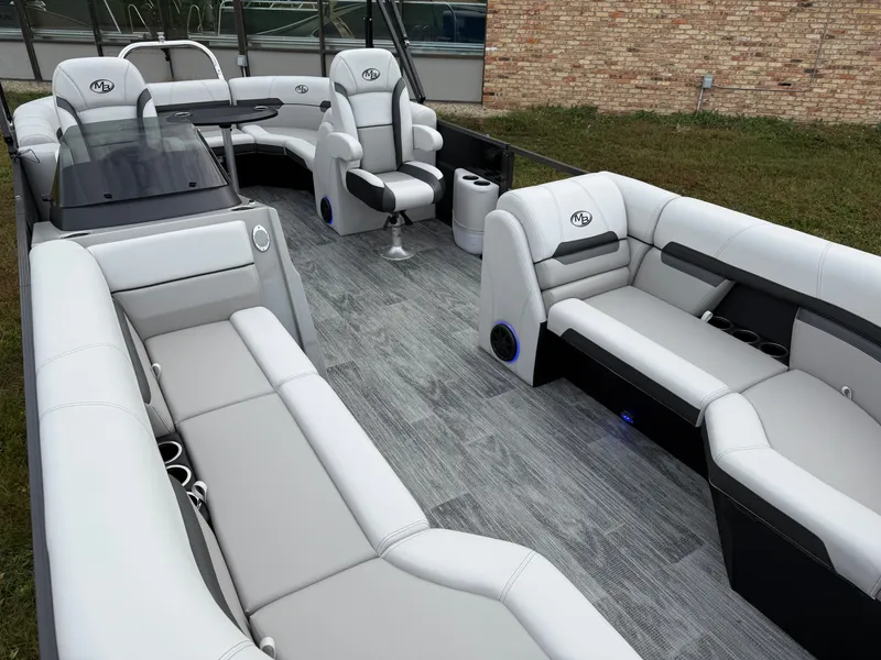 Slide: The Image of Montego Bay 8522 Quad Lounge Tritoon & Honda 4-Stroke EFI 2026 - 31