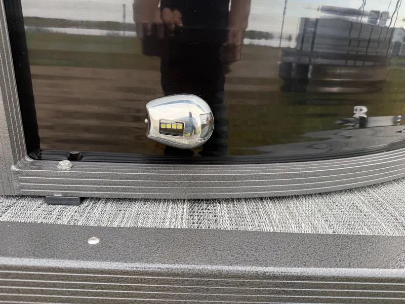 Slide: The Image of Montego Bay 8522 Quad Lounge Tritoon & Honda 4-Stroke EFI 2026 - 34