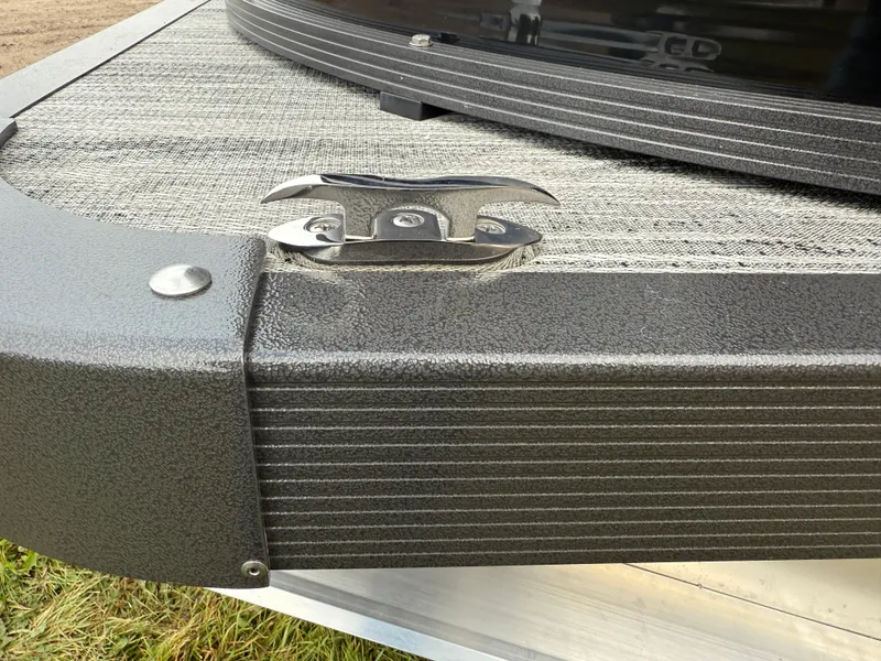 Slide: The Image of Montego Bay 8522 Quad Lounge Tritoon & Honda 4-Stroke EFI 2026 - 35