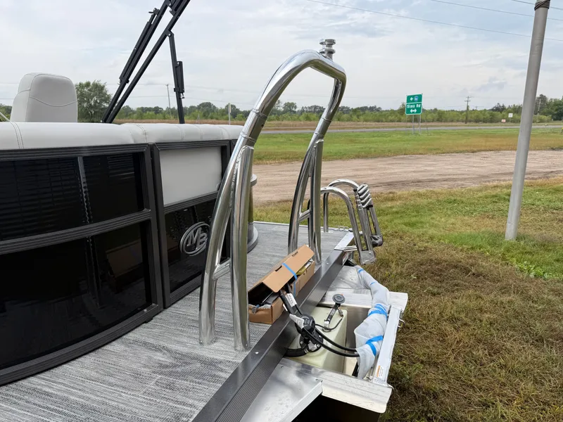 Slide: The Image of Montego Bay 8522 Quad Lounge Tritoon & Honda 4-Stroke EFI 2026 - 38