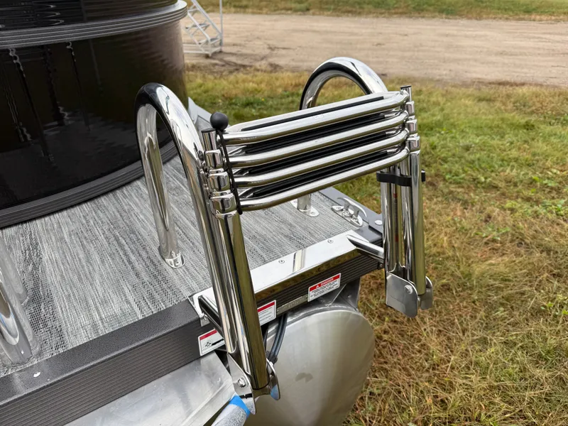 Slide: The Image of Montego Bay 8522 Quad Lounge Tritoon & Honda 4-Stroke EFI 2026 - 41