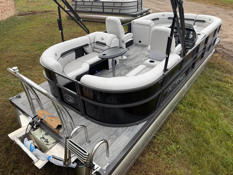 Slide: The Image of Montego Bay 8522 Quad Lounge Tritoon & Honda 4-Stroke EFI 2026 - 7