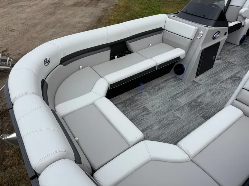 Slide: The Image of Montego Bay 8522 Quad Lounge Tritoon & Honda 4-Stroke EFI 2026 - 8