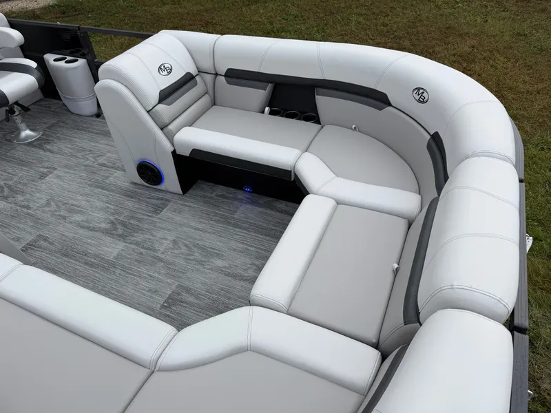 Slide: The Image of Montego Bay 8522 Quad Lounge Tritoon & Honda 4-Stroke EFI 2026 - 9