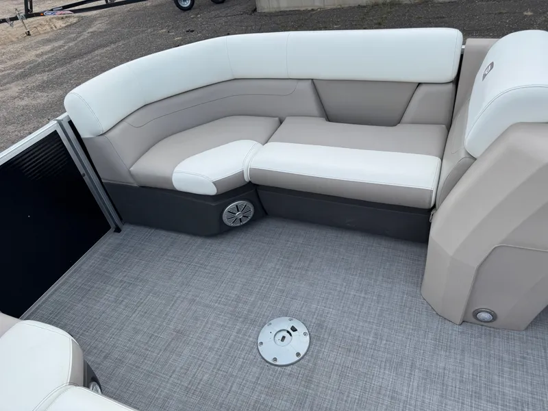 Slide: The Image of Princecraft Vectra 21 RL Dinette Swingback $27995 2024 - 12