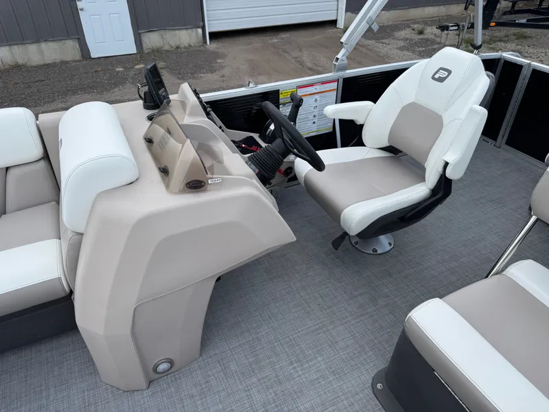 Slide: The Image of Princecraft Vectra 21 RL Dinette Swingback $27995 2024 - 15