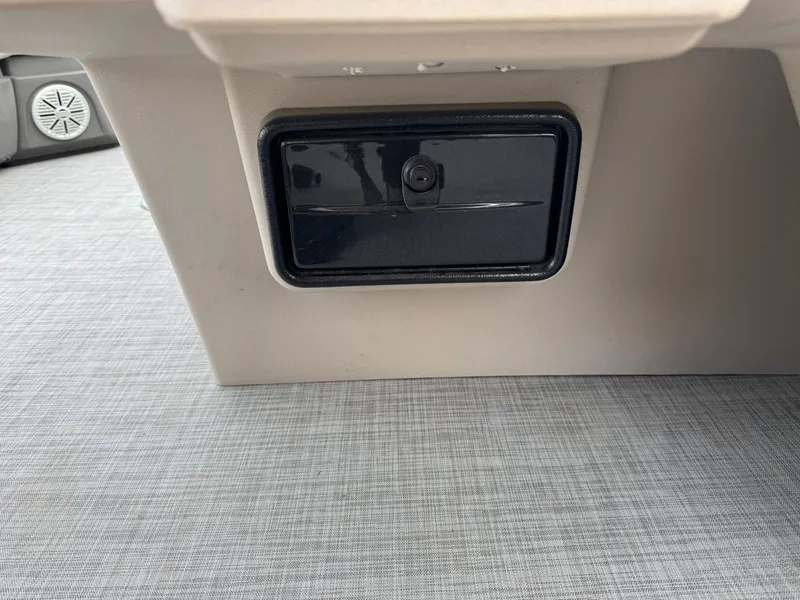 Slide: The Image of Princecraft Vectra 21 RL Dinette Swingback $27995 2024 - 24