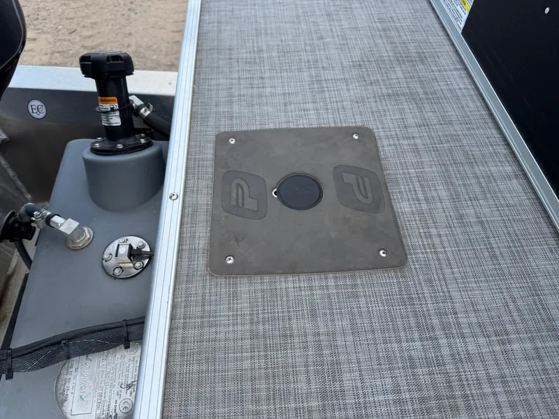 Slide: The Image of Princecraft Vectra 21 RL Dinette Swingback $27995 2024 - 39