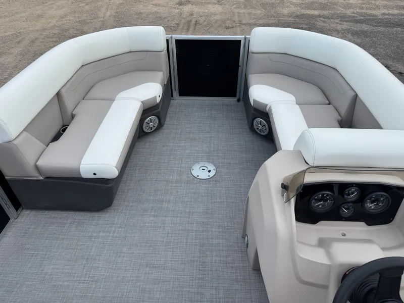 Slide: The Image of Princecraft Vectra 21 RL Dinette Swingback $27995 2024 - 4