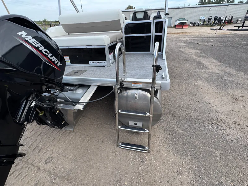 Slide: The Image of Princecraft Vectra 21 RL Dinette Swingback $27995 2024 - 40