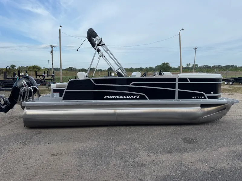 Slide: The Image of Princecraft Vectra 21 RL Dinette Swingback Pontoon 2024 - 14