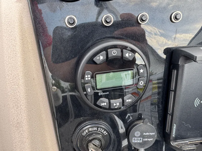 Slide: The Image of Princecraft Vectra 21 RL Dinette Swingback Pontoon 2024 - 22