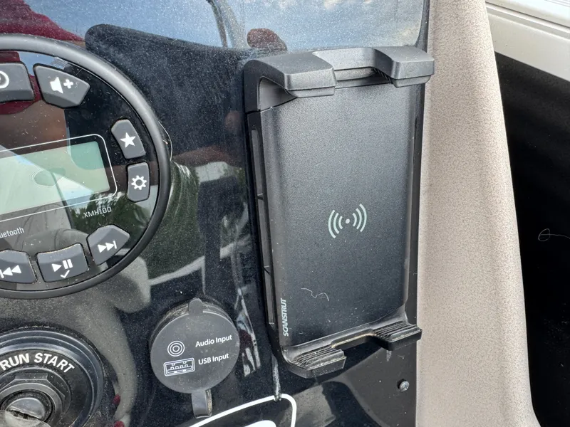 Slide: The Image of Princecraft Vectra 21 RL Dinette Swingback Pontoon 2024 - 23