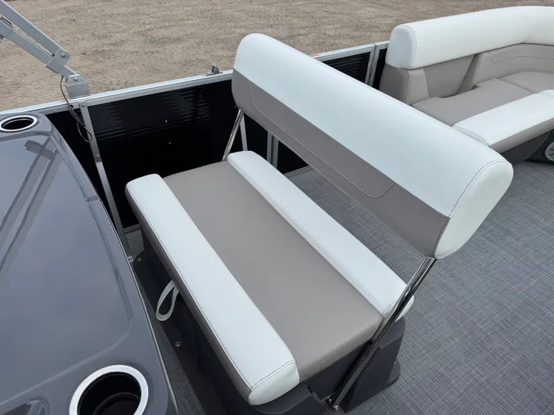 Slide: The Image of Princecraft Vectra 21 RL Dinette Swingback Pontoon 2024 - 28
