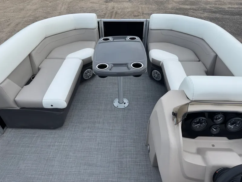Slide: The Image of Princecraft Vectra 21 RL Dinette Swingback Pontoon 2024 - 3