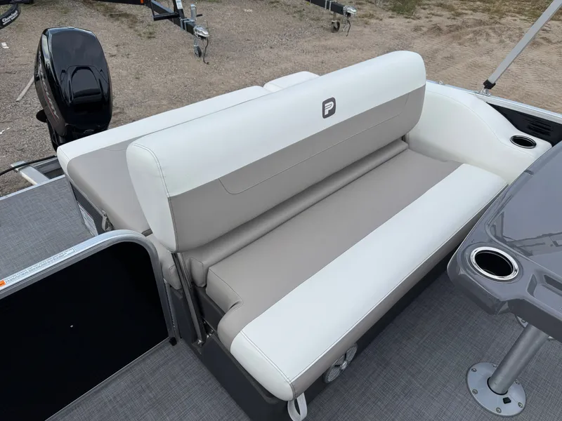 Slide: The Image of Princecraft Vectra 21 RL Dinette Swingback Pontoon 2024 - 36