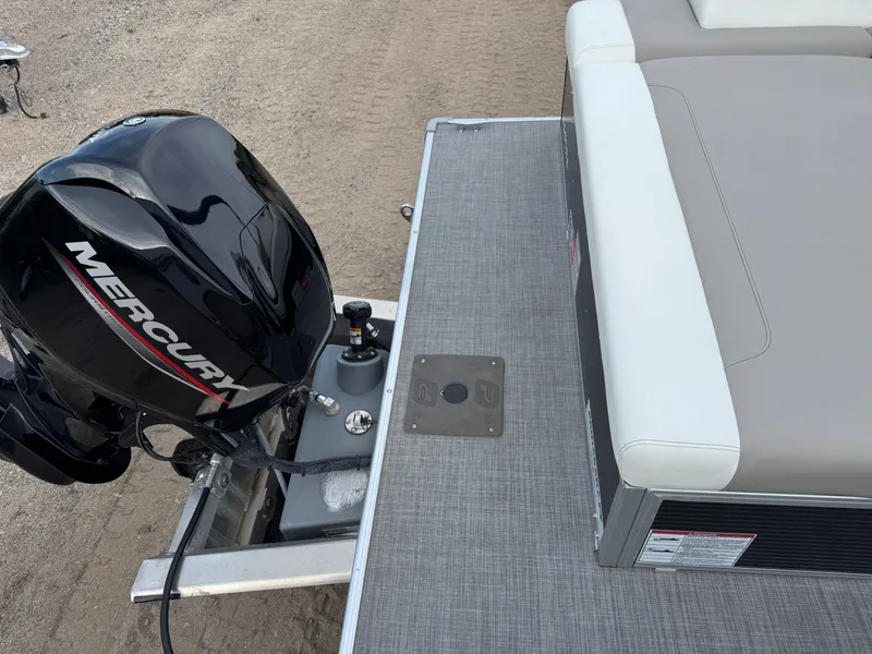 Slide: The Image of Princecraft Vectra 21 RL Dinette Swingback Pontoon 2024 - 38