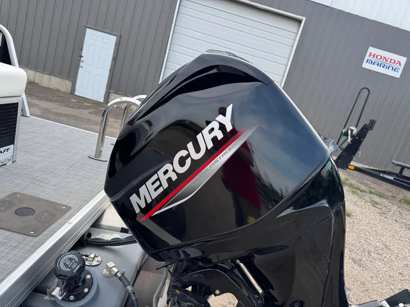 Slide: The Image of Princecraft Vectra 21 RL Dinette Swingback Pontoon 2024 - 57