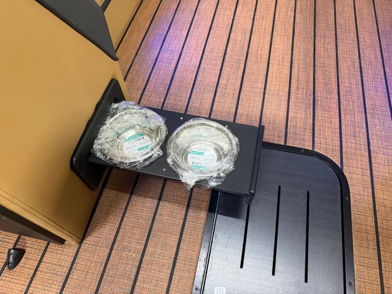 Slide: The Image of Bentley Pontoons Elite 223 Swingback Tritoon 2026 - 32